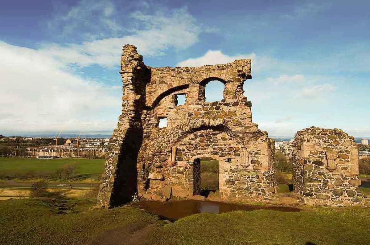 2 Bedrooms Flat Central Edinburgh, Sleeps 6, In The Shadow Of Holyrood Park And Arthur'S Seat With Free Parking, Two Bed Rooms Buitenkant foto